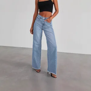 Jean en denim à jambe large et taille haute pour femme avec ourlet effiloché tendance