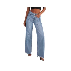 Jean denim délavé bleu clair pour femme, taille haute, jambes larges et ourlet effiloché