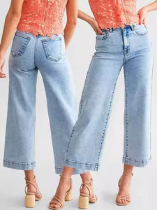 Vue de face et de dos professionnelle d'un jean court à jambes larges bleu clair stylé