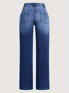 Vista trasera de jeans de mezclilla de cintura alta y pierna recta para mujer en azul