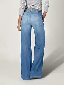 Vista trasera de pantalones vaqueros anchos para mujer en azul claro con bolsillos