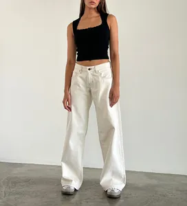Front view of model wearing American retro white low-waist wide-leg denim jeans