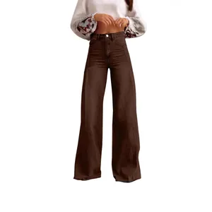 Élégant jean en denim marron rétro à taille haute et jambe large pour femme, coupe tendance.