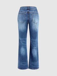 Vista trasera de vaqueros de campana ajustados para mujer en denim azul.
