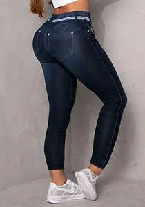Jean en denim extensible et ajusté pour femme montrant une vue arrière et une forme sportive.
