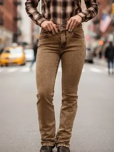 Vintage washed brown straight-leg slim-fit denim jeans for women in casual street style