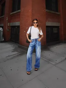 Vaqueros de talle alto y pernera ancha para mujer con lavado azul vintage y estilo urbano