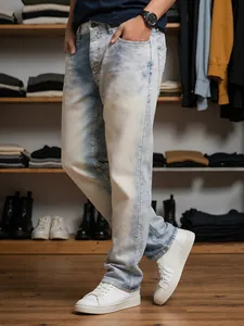 Vista dettagliata di jeans dritti da uomo con effetto sfumato blu lavaggio acido