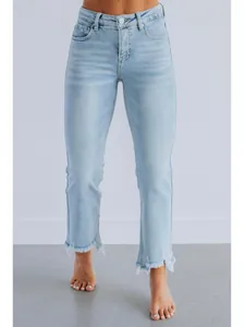 Vaqueros cropped de campana azul claro para mujer con detalles de dobladillo descosido