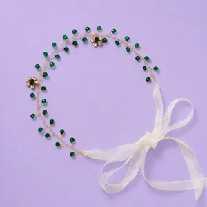 Vigne de cheveux de mariée élégante en perles vertes avec ruban blanc pour mariage