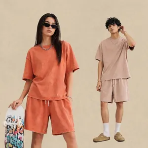 Ensemble T-shirt oversize 230g pur coton délavé vintage avec une texture streetwear