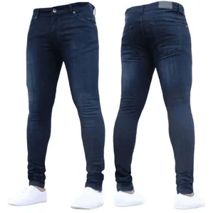 Vue détaillée d'un jean skinny bleu foncé pour homme montrant la coupe étroite et le denim