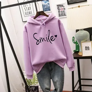 Sudadera con capucha oversize morada con estampado Smile y detalle de corazón