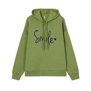 Sudadera verde con capucha y manga larga con estampado Smile y corazón