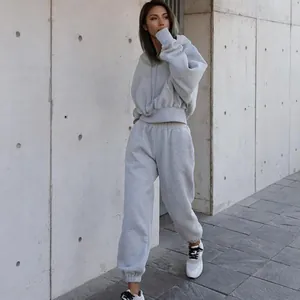 Dames casual joggingpak set in lichtgrijs met hoodie en trainingsbroek model