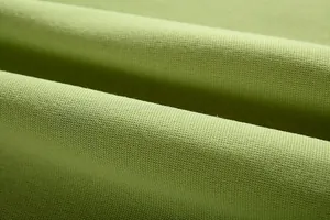 Detalle macro de la textura de la tela de sudadera de punto verde suave de alta calidad