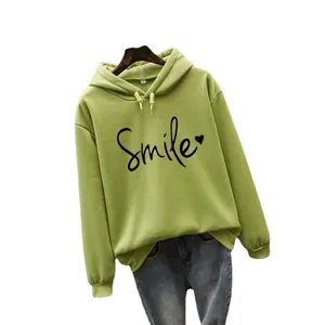 Sudadera oversize verde claro cómoda con estampado Smile negro y diseño de corazón
