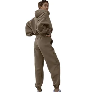 Ensemble de survêtement deux pièces femme avec sweat à capuche oversize et jogging marron