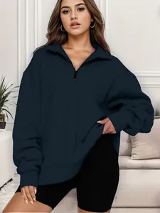 Felpa casual blu scuro da donna con mezza zip, maniche lunghe e vestibilità comoda.