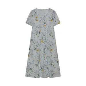 Elegantes weißes Kurzarmkleid mit lebhaftem gelben und blauen Blumendruckdesign