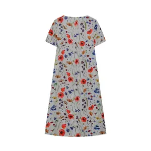 Weißes Maxikleid mit kurzen Ärmeln und lebhaftem floralem Mohnblumenmuster in Rot