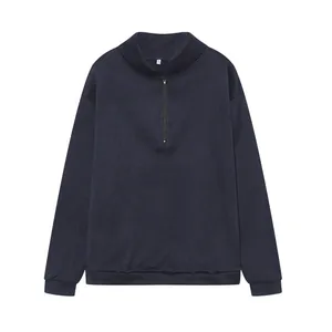 Vista frontale di una felpa casual da donna a maniche lunghe con mezza zip in blu navy scuro