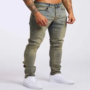 Vue détaillée du jean slim pour homme avec une finition délavée à l'acide vintage