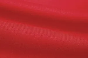 Macro della texture in tessuto a maglia rossa di una felpa casual da donna morbida