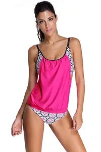 Conjunto de tankini de dos piezas con top rosa plisado y braguita de flores geométrica