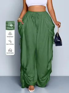 Eleganti pantaloni a lanterna verdi a vita alta con coulisse e tasche laterali