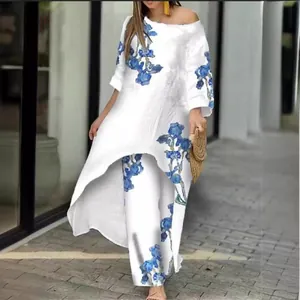 Elegantes weißes Blumendruck-Set mit asymmetrischem Oberteil und weiten Beinhosen