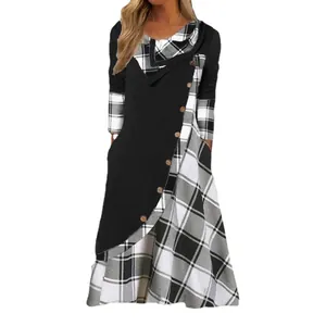 Elegante vestido largo de manga larga con patchwork de cuadros y cuello vuelto, vista frontal