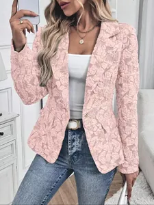 Elegante blazer rosa de jacquard floral vintage francés para mujer con ajuste entallado hoy.