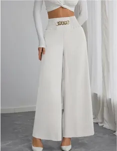Elegante witte wijde broek met hoge taille, gouden kettingdetail en elastische taille