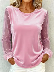 Elegante roze fluwelen top voor dames met transparante mesh lange mouwen met stippenpatroon.