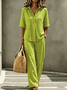 Tweedelige zomerse set voor dames met groen poloshirt en wijde broek voor vakantie