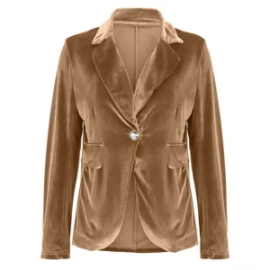 Detaillierte Ansicht eines eleganten goldenen Samt-Blazers in schmaler Passform mit Revers