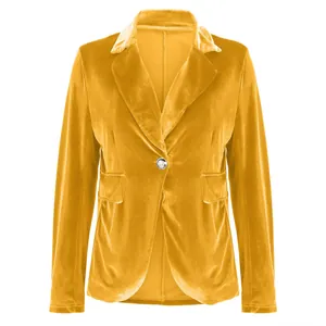 Vorderansicht eines eleganten, gelben Samt-Blazers für Damen in schmaler Passform.
