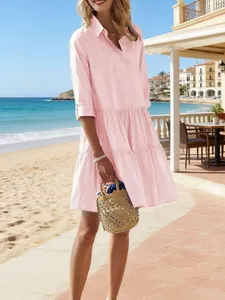 Abito a camicia a righe rosa e bianche da donna, stile casual perfetto per le vacanze estive