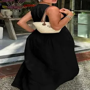 Back view detail of a chic high-waisted sleeveless black maxi dress for summer wear