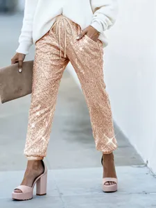Vista dettagliata dei jogger da donna in paillettes oro rosa con coulisse in vita