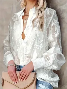 Élégante chemise en tulle blanc à motif floral avec manches longues transparentes