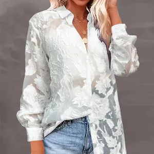 Élégant chemisier blanc transparent à jacquard floral avec manches en maille de style
