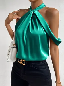 Haut dos nu élégant en satin vert émeraude avec détail froncé à l'avant
