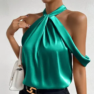 Haut licou élégant en satin vert émeraude pour femme avec finition soyeuse