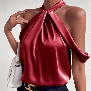 Élégant haut licou sans manches en satin rouge vin pour femme avec un col torsadé chic