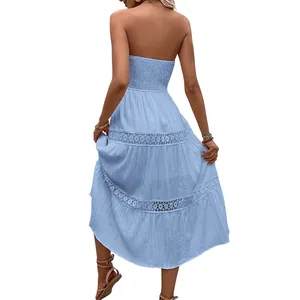 Robe midi bustier bleu clair à taille froncée et dentelle pour les vacances à la plage