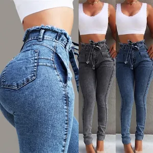 Jean skinny taille haute pour femmes avec taille à franges et détail de ceinture