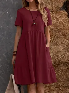 Vestido casual de algodón y lino burdeos con bolsillos y cuello redondo de verano.
