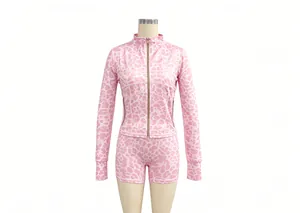 Detalle del conjunto deportivo de 2 piezas leopardo rosa con chaqueta y pantalones